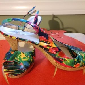 Nine West fun summer shoes size 10, man made upper. 3 1/2" heel